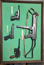 Miniatuur wapens in een lijst, Verzamelen, Militaria | Algemeen, Ophalen of Verzenden