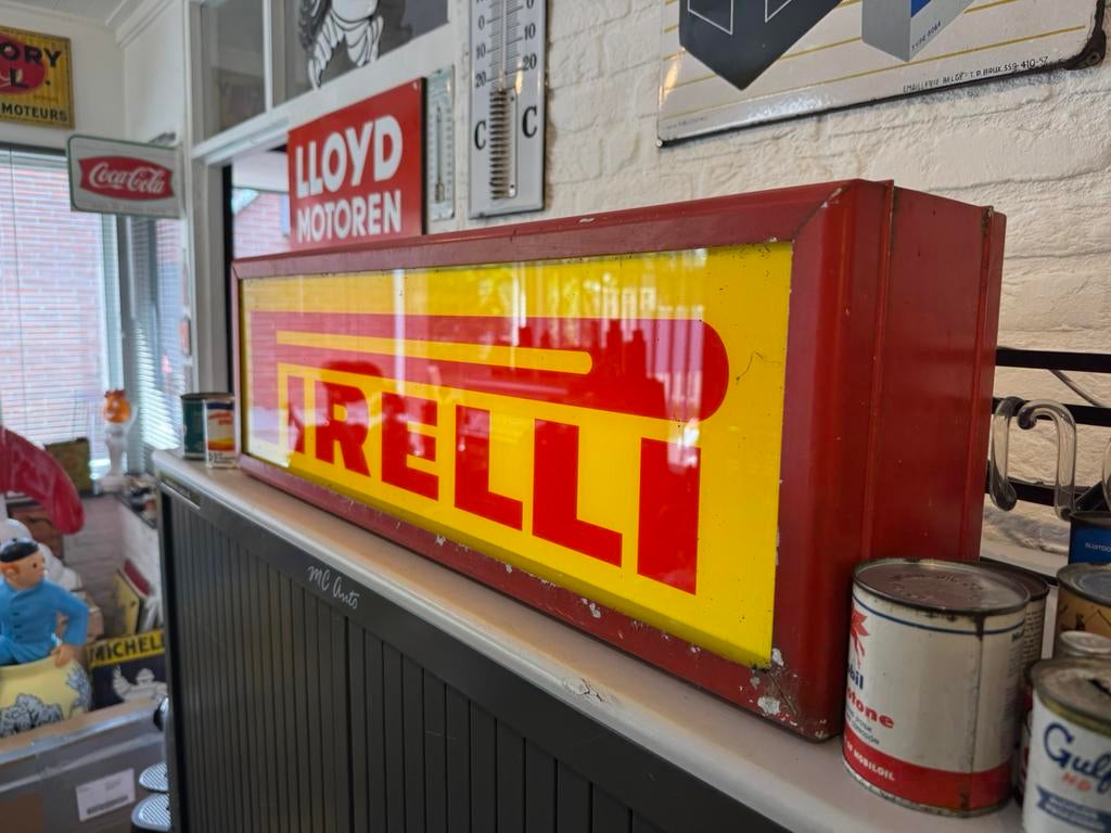 Pirelli banden oude reclame lichrbak, Ophalen, Gebruikt, Lichtbak of (neon) lamp