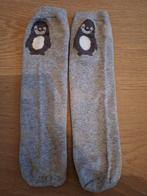grijze sokken met pinquïn lengte +/- 30cm, Kinderen en Baby's, Jongen of Meisje, Gebruikt, Ophalen of Verzenden, Sokken