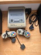 Japanse Super Nintendo (Super Famicom), Games en Spelcomputers, Ophalen of Verzenden, Zo goed als nieuw, Met 2 controllers