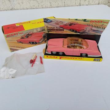 DINKY TOYS 100 LADY PENELOPE FAB1  + BOITE + SUPPORT 1966 