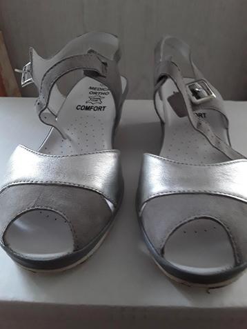 Grijze lederen dames sandalen, Ophalen, Zo goed als nieuw