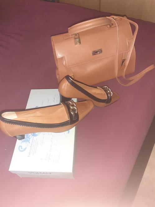 Handtas met bijpassende schoenen van Voltan, Handtassen en Accessoires, Tassen | Damestassen, Zo goed als nieuw, Handtas, Overige kleuren