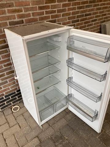 Inbouwkoelkast / inbouwfrigo AEG wit beschikbaar voor biedingen