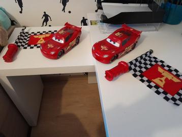 Cars Flag Finish Lightning McQueen (2 pièces à vendre), Enlèvement, Comme neuf, Télécommande