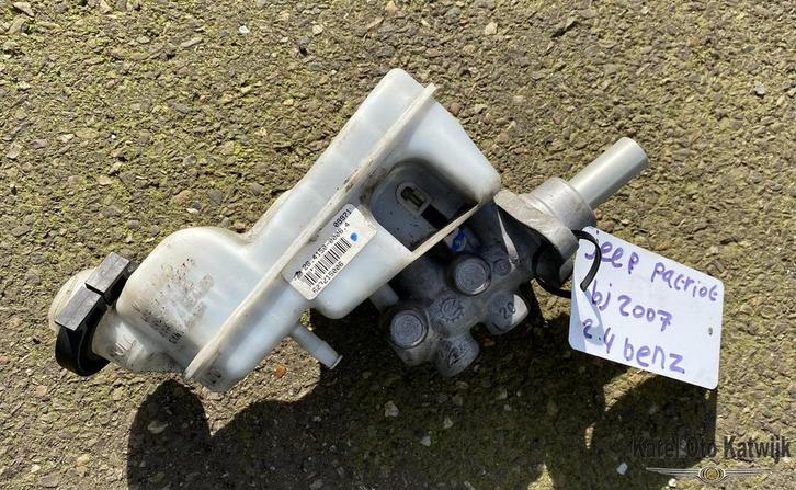 Hoofdremcilinder inclusief reservoir Jeep Patriot 2.4 benzin, Autos : Pièces & Accessoires, Freins & Transmission, Utilisé, Enlèvement ou Envoi