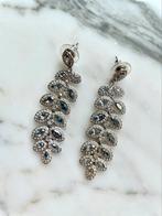 Zilverkleurige oorbellen van swarovski, Handtassen en Accessoires, Oorbellen, Ophalen of Verzenden