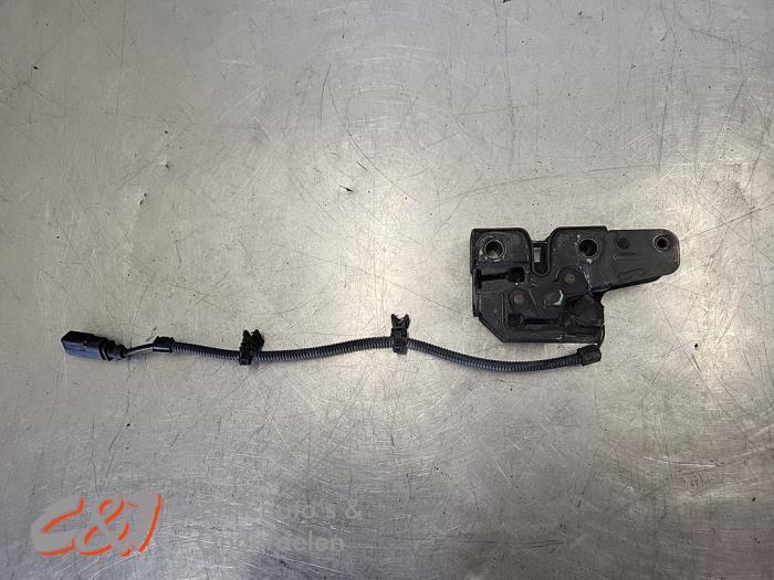 Slotmechaniek Motorkap van een Volkswagen Caddy, Auto-onderdelen, Carrosserie, Volkswagen, Gebruikt, 3 maanden garantie, Ophalen of Verzenden