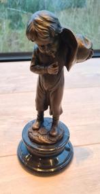 Bronzen beeld rokende jongen, getekend "Nick" - 23 cm, Antiek en Kunst, Ophalen of Verzenden
