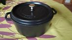 STAUB cocotte 26 cm, Ophalen of Verzenden, Zo goed als nieuw