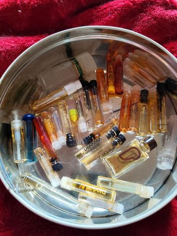 Meer dan 30 parfumminiaturen beschikbaar voor biedingen