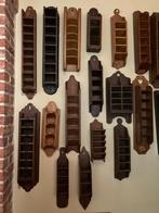 verzameling antieke houten wandhouders voor speelkaarten, Ophalen