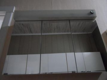 Toiletkast met spiegeldeuren beschikbaar voor biedingen