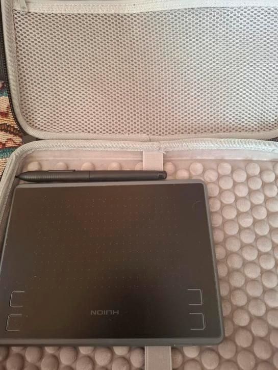 HUION Inspiroy H430P Tekentablet + Stylus + Opbergcase, Informatique & Logiciels, Tablettes graphiques, Comme neuf, Enlèvement ou Envoi