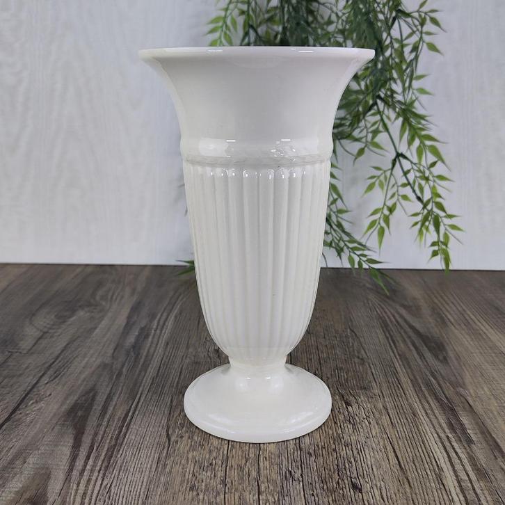 Wedgwood Edme Vaas 22 cm hoog, Antiek en Kunst, Antiek | Servies los, Ophalen of Verzenden