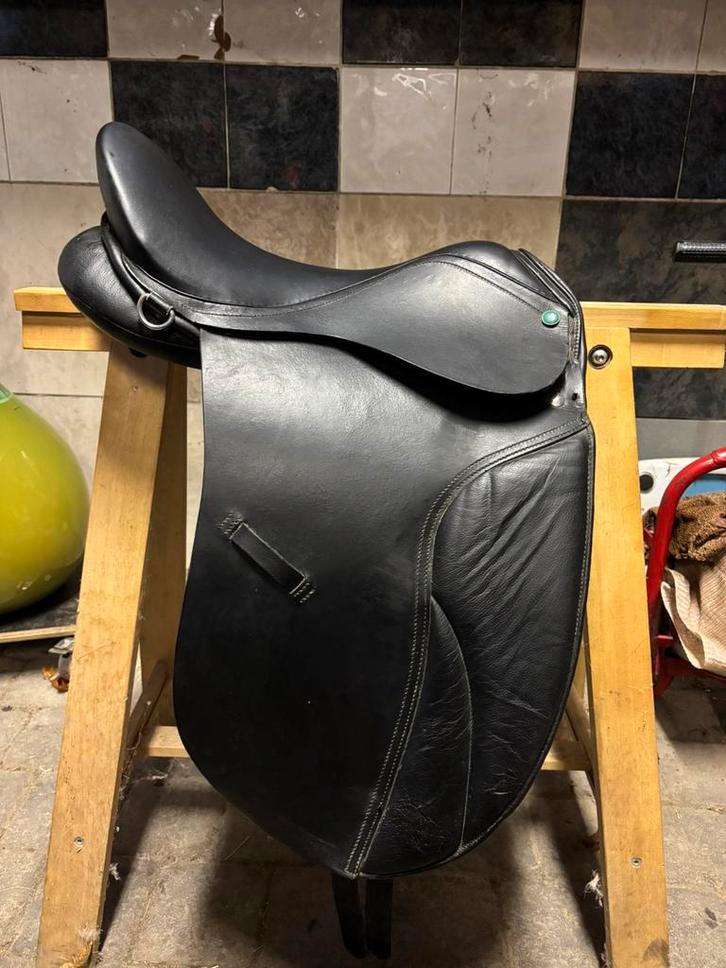 Spanaldi zadel 17,5 inch, Dieren en Toebehoren, Paarden en Pony's | Zadels, Zo goed als nieuw, Dressuur, Ophalen of Verzenden