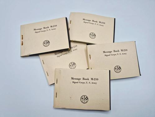 US WWII Lot 5 M210 Signal Corps Message Books, Verzamelen, Militaria | Tweede Wereldoorlog, Landmacht, Verzenden