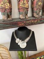 Magnifique collier ethnique en métal argenté, Comme neuf, Autres matériaux, Avec pendentif, Enlèvement ou Envoi