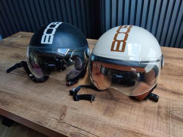2 x helm vintage stijl beschikbaar voor biedingen