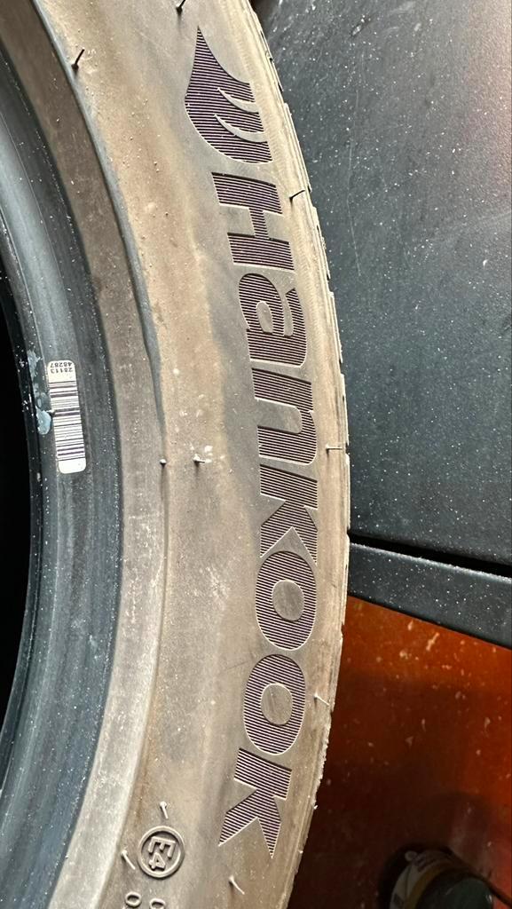 4 banden Hankook Ventus S1 evo2 SUV 235/50 R19 99v, Auto-onderdelen, Banden en Velgen, Band(en), All Season, Ophalen
