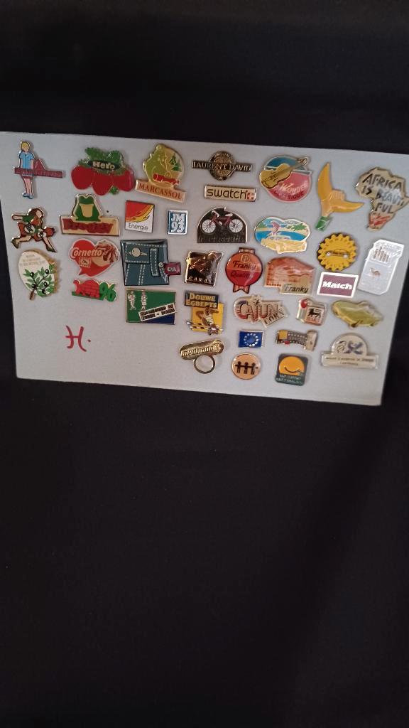 Beaucoup d'épingles à vendre, Collections, Broches, Pins & Badges, Comme neuf, Insigne ou Pin's, Enlèvement ou Envoi