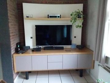 Tv meubel met tv en Bose surround systeem  beschikbaar voor biedingen