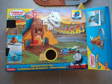 Thomas de trein Dino Run + stijgende bocht + sporen en brug beschikbaar voor biedingen