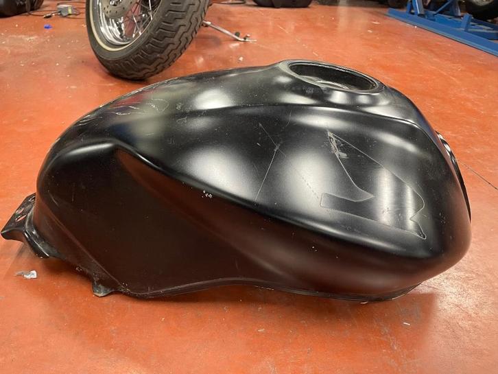 Honda CB900 tank, met schade maar roestvrij!         OO MOTO, Motoren, Onderdelen | Honda, Gebruikt, Ophalen of Verzenden