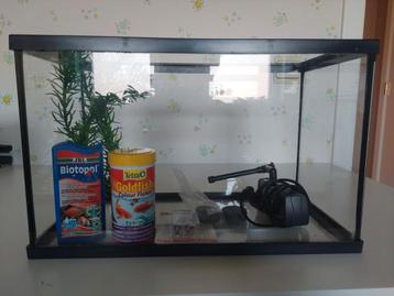 Aquarium 20l in goede staat met toebehoren. beschikbaar voor biedingen