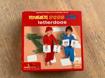 Maan roos vis letterdoos beschikbaar voor biedingen