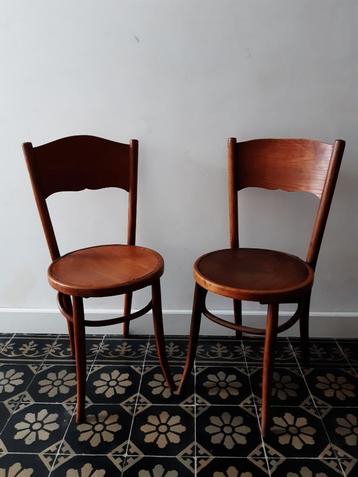 2 antieke identieke stoelen Luterma beschikbaar voor biedingen