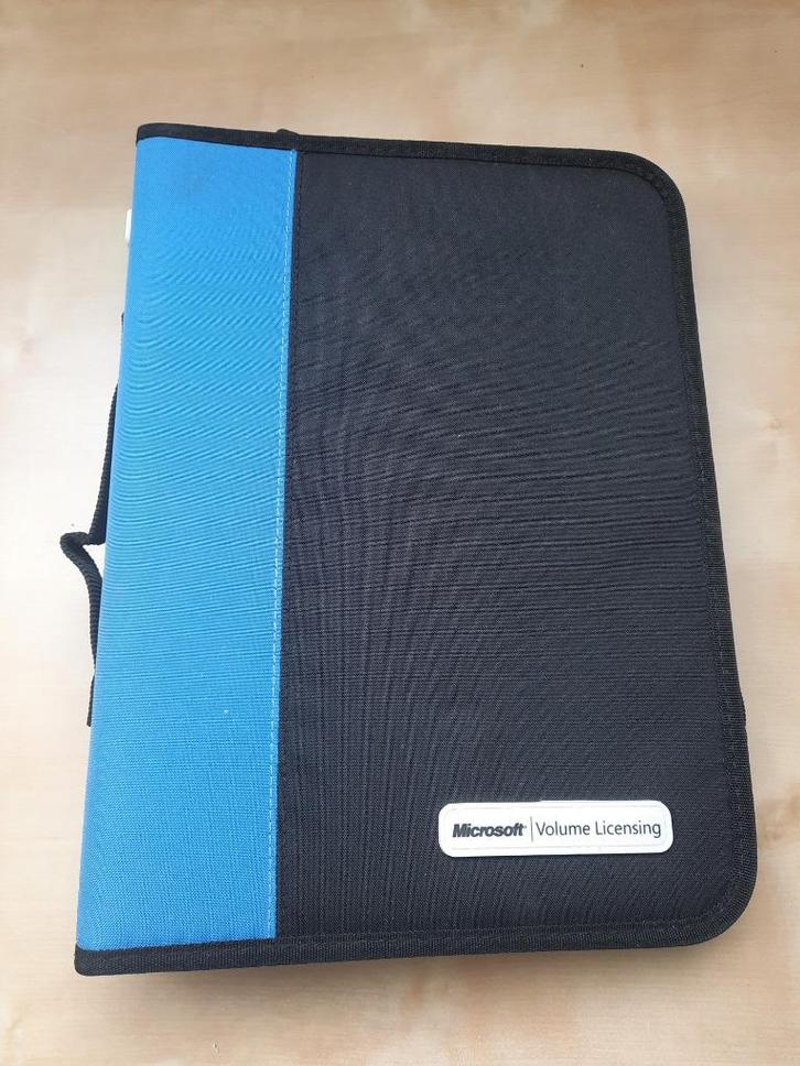 2 mappen om cd's op te bergen/ 1 voor 64 en 1 voor 100 stuks, Huis en Inrichting, Woonaccessoires | Cd- en Dvd-rekken, Nieuw, Cd's