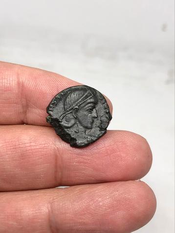 Romeinse munten, Follis, Constantijn II (337-361 n.Chr.) beschikbaar voor biedingen