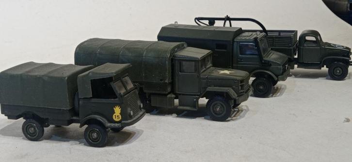 SOLIDO (NO DINKY) 4 MILITAIRE VRACHTWAGENS, Hobby en Vrije tijd, Modelauto's | 1:43, Zo goed als nieuw, Bus of Vrachtwagen, Solido