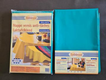 2 plastic tafelkleden rechthoekig , 2 stuks voor 8 euro  beschikbaar voor biedingen
