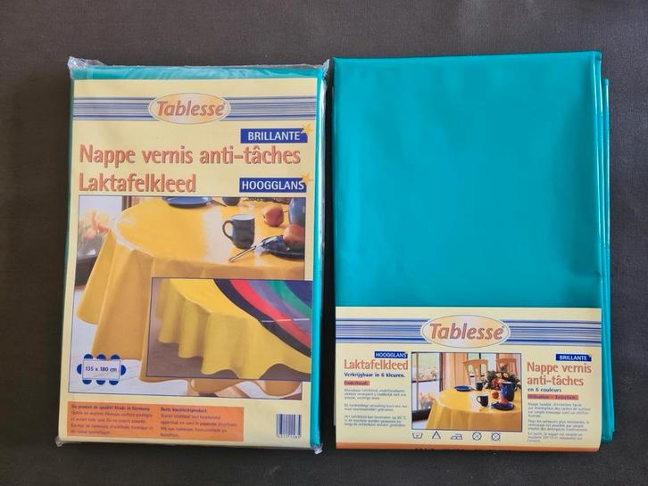 2 plastic tafelkleden rechthoekig , 2 stuks voor 8 euro, Huis en Inrichting, Keuken | Textiel, Nieuw, Tafelkleed of Tafelzeil