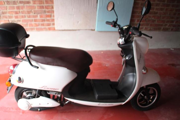 leone arrow e scooter klasse b, Vélos & Vélomoteurs, Scooters | Kymco, Neuf, Autres modèles, Classe B (45 km/h), Électrique, Enlèvement
