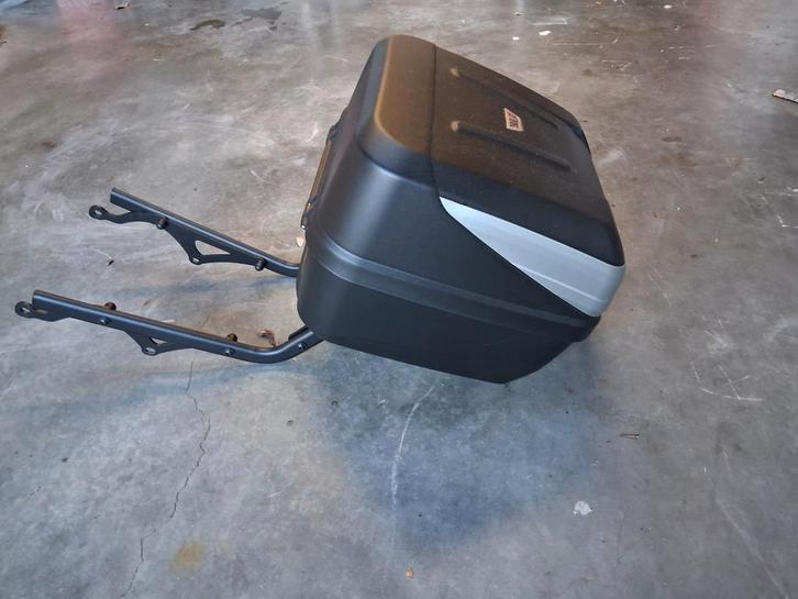 Porte-bagages Honda C125 avec étui assorti, parfait état !, Motos, Accessoires | Valises & Sacs, Comme neuf, Enlèvement