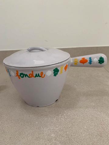 Mooie kleurrijke vintage pot van Le Creuset beschikbaar voor biedingen