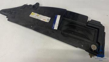 NOS afdekking motorruimte rechts Mercedes-Benz W124 diesel beschikbaar voor biedingen