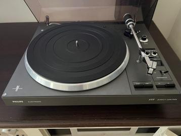 Philips 777 platenspeler beschikbaar voor biedingen