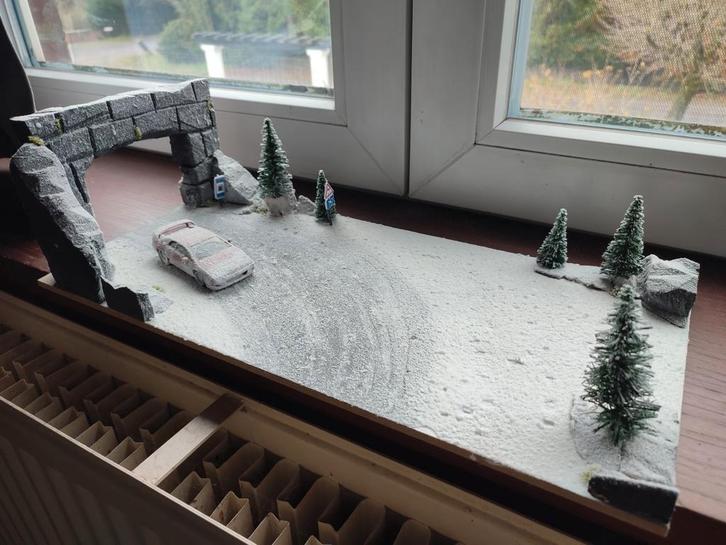 Handgemaakt diorama sneeuw 1/43 + lotusgeest 1/43, Hobby en Vrije tijd, Modelauto's | 1:43, Zo goed als nieuw, Auto, Kyosho, Ophalen of Verzenden