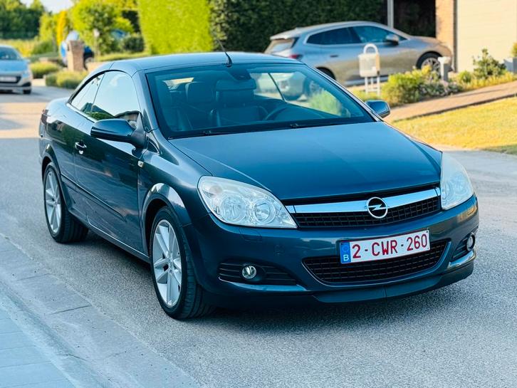 Opel Astra TwinTop 1.9 CDTi Cosmo FAP, Auto's, Opel, Particulier, Astra, ABS, Airbags, Airconditioning, Alarm, Boordcomputer, Centrale vergrendeling