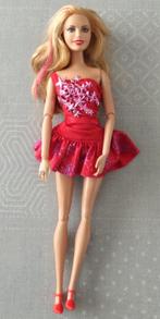 barbie pop met rood kleedje, Kinderen en Baby's, Ophalen of Verzenden, Zo goed als nieuw, Barbie