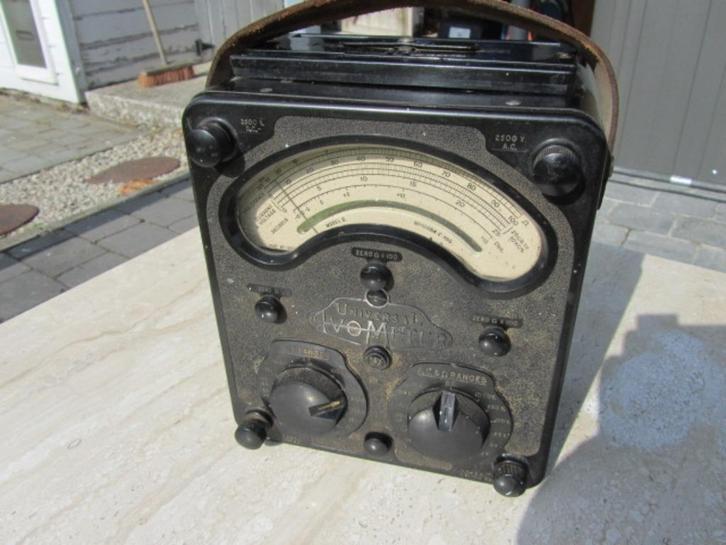Antieke voltmeter in prachtige originele staat !, Doe-het-zelf en Bouw, Meetapparatuur, Gebruikt, Elektriciteit, Ophalen of Verzenden