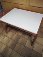 Kindertafeltje/bureautje, Kinderen en Baby's, Kinderkamer | Tafels en Stoelen, Ophalen, Gebruikt