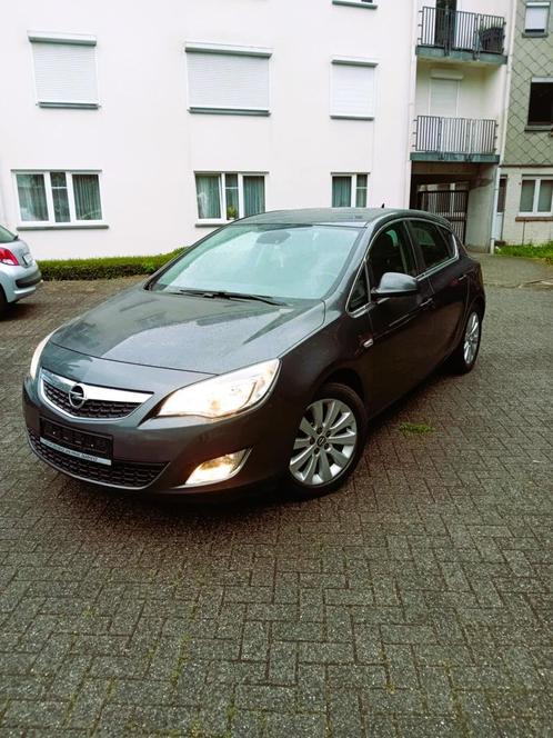 Opel astra j 1.7cdti110cv173000km2011euro5 prêt immatriculée, Auto's, Opel, Particulier, Astra, ABS, Adaptieve lichten, Adaptive Cruise Control
