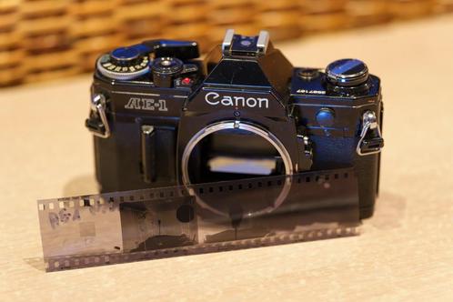 Canon AE-1 Black, TV, Hi-fi & Vidéo, Appareils photo analogiques, Reconditionné, Reflex miroir, Canon, Enlèvement ou Envoi