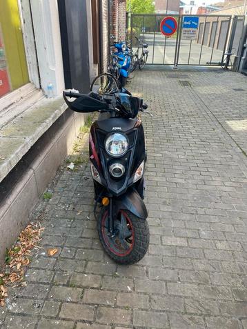 Brommer scooter a klasse, Fietsen en Brommers, Scooters | SYM, Overige modellen, Klasse A (25 km/u), Ophalen of Verzenden, Zo goed als nieuw