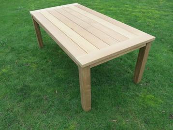 à vendre belle table de jardin en teck 1x2m bon prix disponible aux enchères